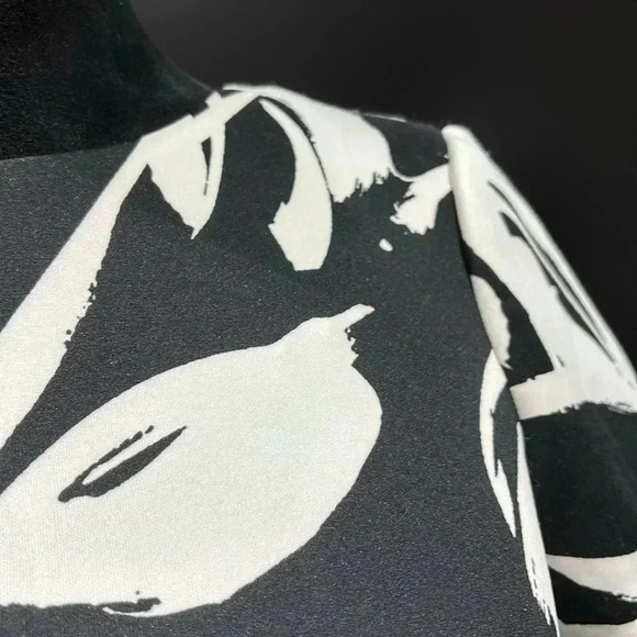 Vince Camuto Sheath midi round neck,short sleeve, 3/4 zip back, pattern - Picture 2 of 13